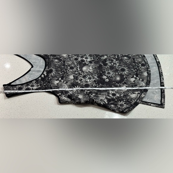 🌟Like New🌟 Lululemon Run: Split Singlet - Picture 5 of 7